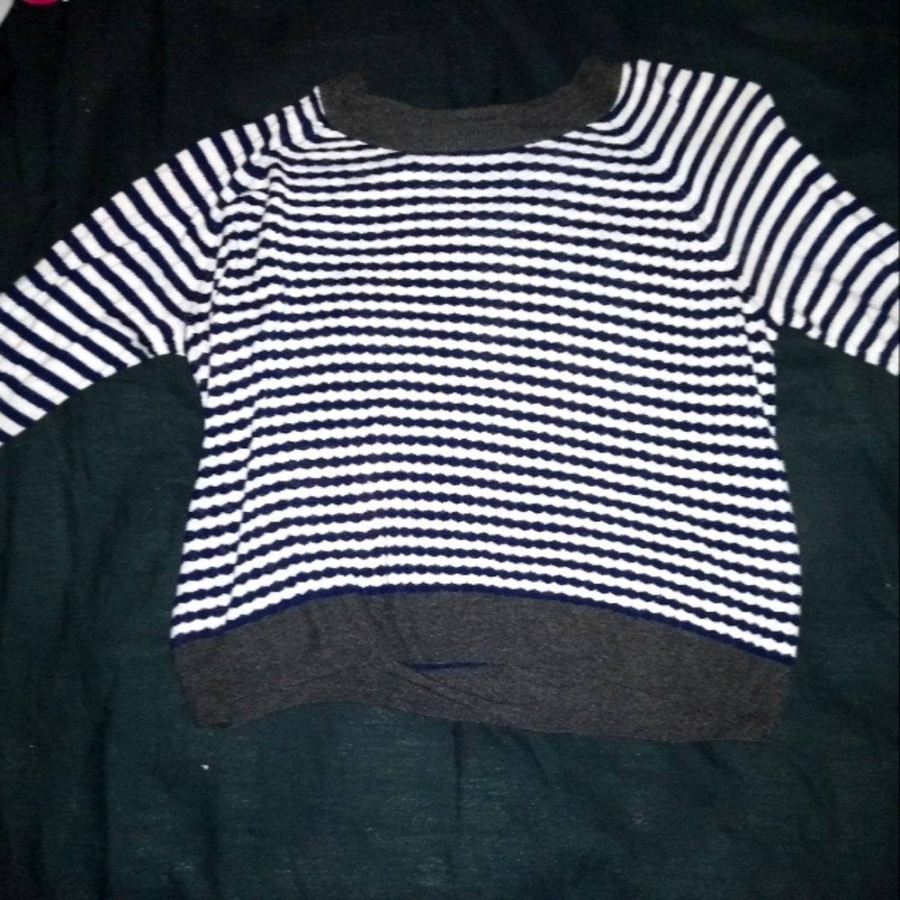Olivaceous size medium black and white